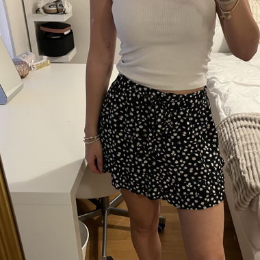 Blumenprint Rock mit Hosen