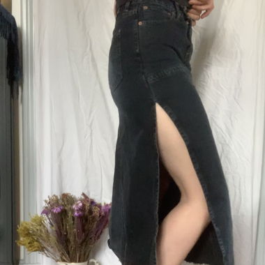 Black levis jeans midi skirt 🖤
