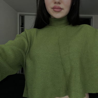 Grüner Pullover