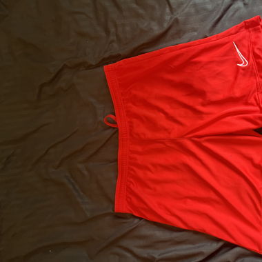 Short rouge sport nike