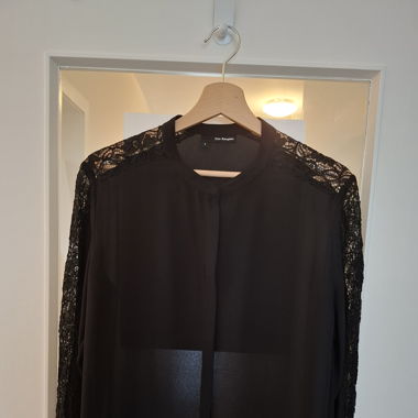 The Kooples Bluse Rundkragen mit Spitze an Ärmeln