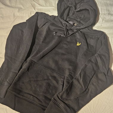 Felpa con cappuccio Lyle & Scott nera
