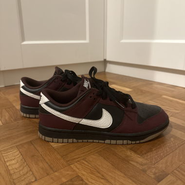 Sneakers Nike bordeaux e nere basse