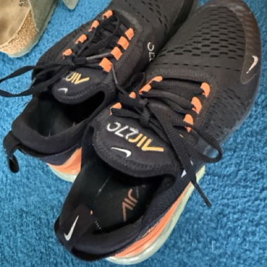 Trainingsschuhe von Nike Grösse 42