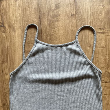 graues crop top