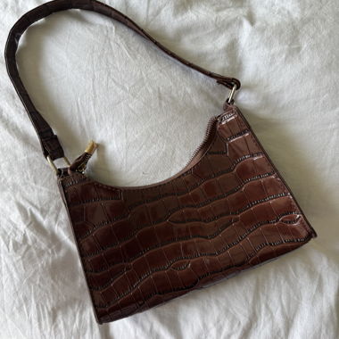 Braune Handtasche mit Kroko-Optik