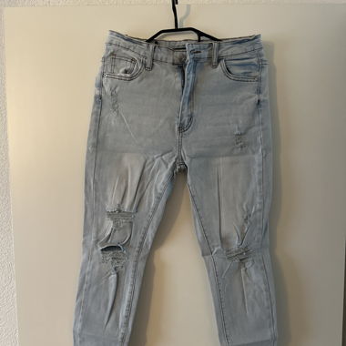 Jeans mit Löchern 