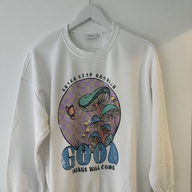Weisser Pullover