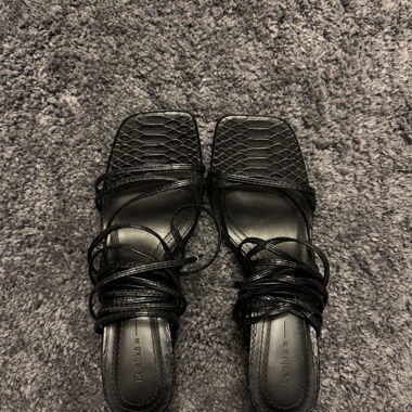 High heels with laces
