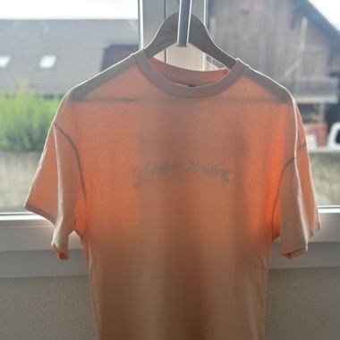 „Keep on smiling“-T-Shirt