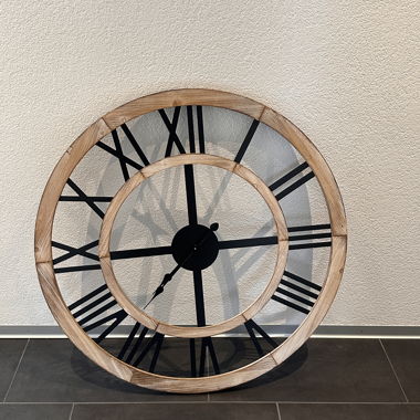 Wanduhr im Holzlook