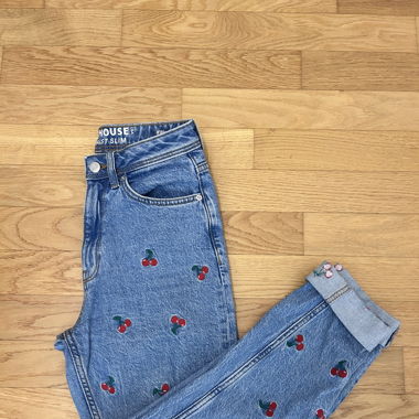 Jeans mit Kirschen