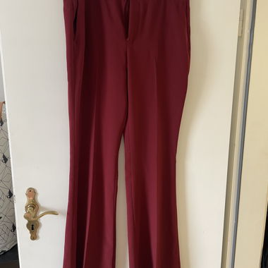 Rostrote Anzugshose (Zara)
