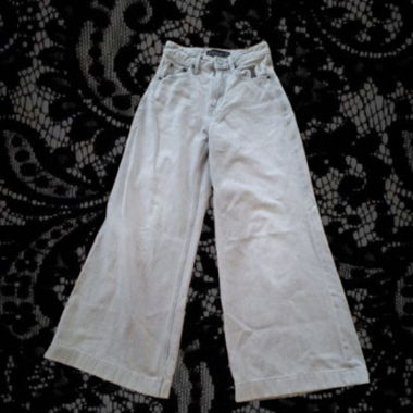 Weite Jeans weiss von Stradivarius