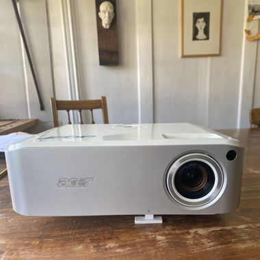 BEAMER ACER FullHD 2000Ansi