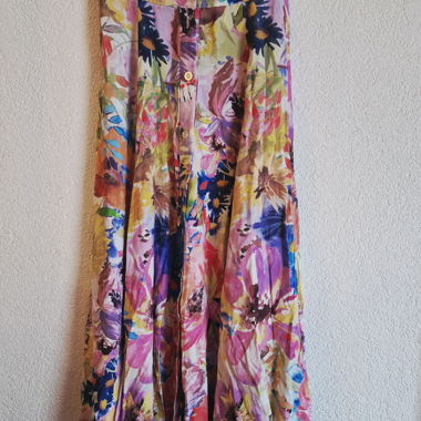 Jupe longue à fleurs multicolores