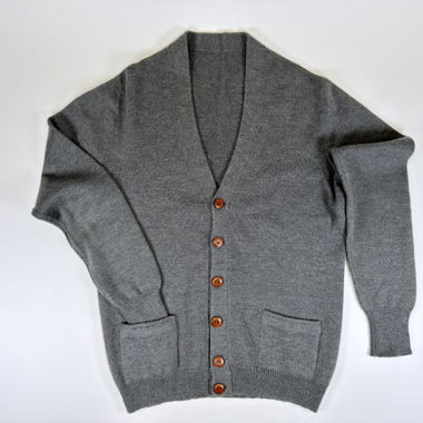 Vintage Herren Strickjacke, Grau mit Holzknöpfen