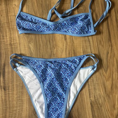 Ensemble bikini à motif bleu