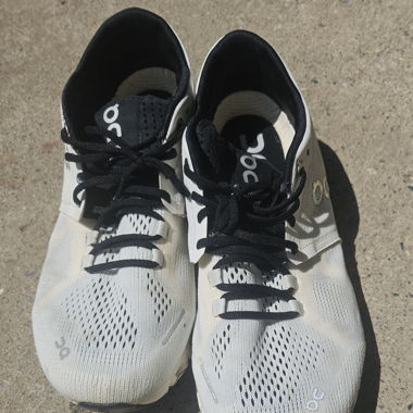 Verkaufe Turnschuh ON X. White/Black, Gr. 41