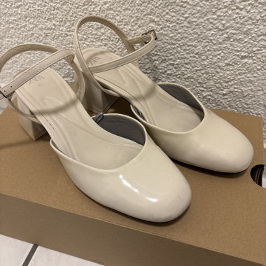 Scarpe ZARA con tacco a blocco crema e cinturino