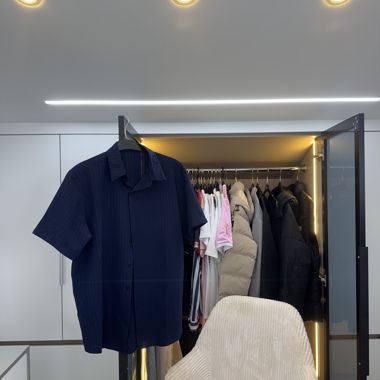 Chemise d’été bleue foncée 