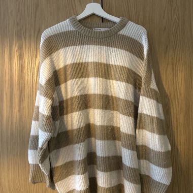 Gestreifter Strickpullover