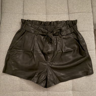 Short en cuire
