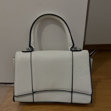 Basic white bag
