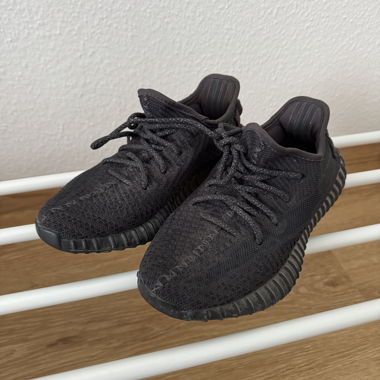 Adidas Yeezy Boost 350 triple black