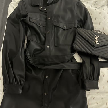 robe en similicuir 