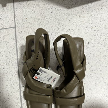 Zara Ledersandalen