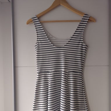 Kurzes Sommerkleid, Gestreift, Grösse S