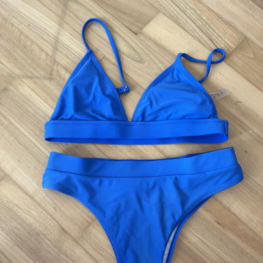 Blauer Bikini