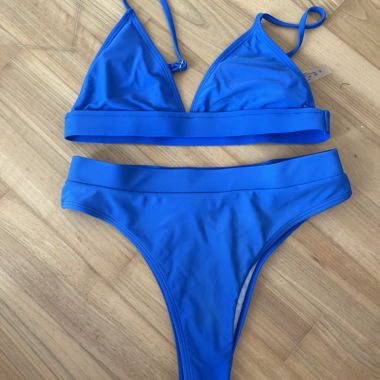 Blauer Bikini