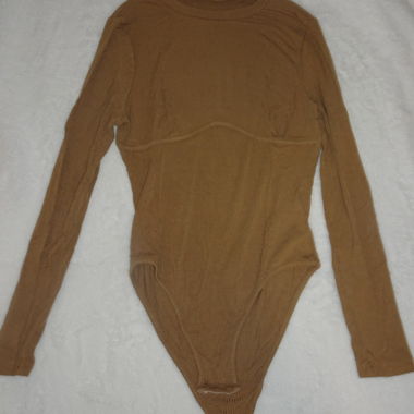 Brauner Langarm-Body