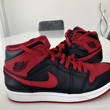 Air Jordan 1 Mid Banned