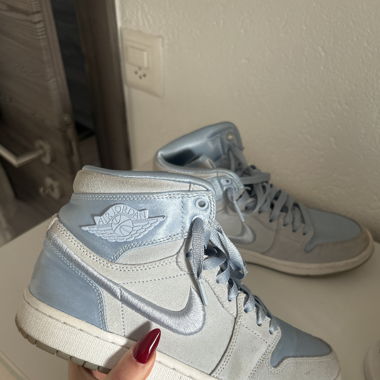 JORDAN 1 Retro High