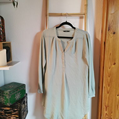 Long, airy blouse 