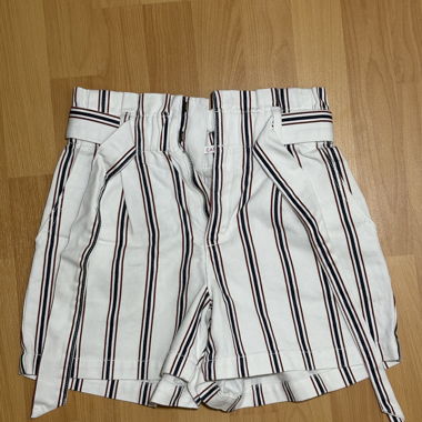 Short a righe Camaïeu con cintura annodata