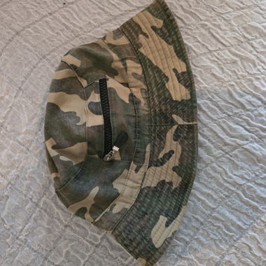 Cappello bucket mimetico