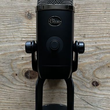 Blue Yeti X microphone w/ stand & accessories