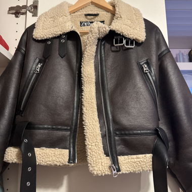 Veste en cuir synthétique Zara avec doublure en teddy