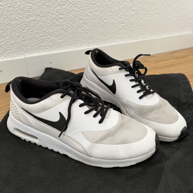 White Nike Air Max Thea