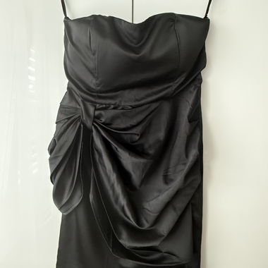 Elegant black short dress