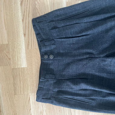 Apropos Hose – Made in Switzerland- mit Pleats 