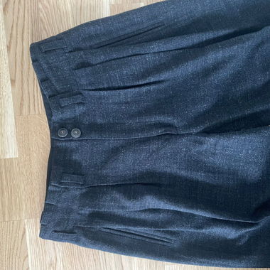 Apropos Hose – Made in Switzerland- mit Pleats 