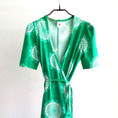 NANSO Finland grün geblümtes Wickelkleid aus den 90ern