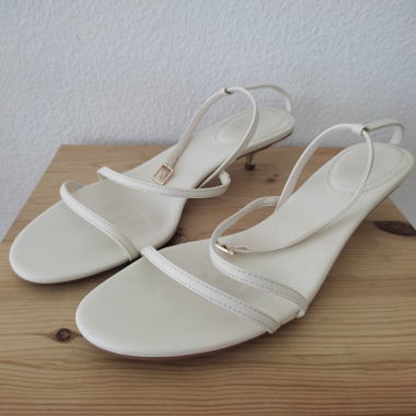 Sandales blanches à brides