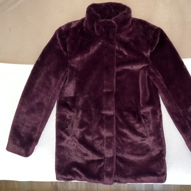 Manteau court / fausse fourrure 