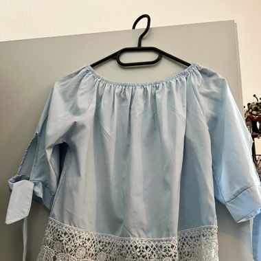 Hellblaue Bluse